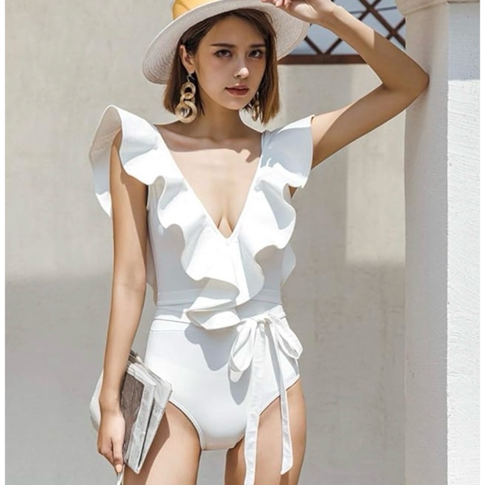 NWOT Shein ruffle V-neck white bodysuit sleeveless romantic new belted resort S